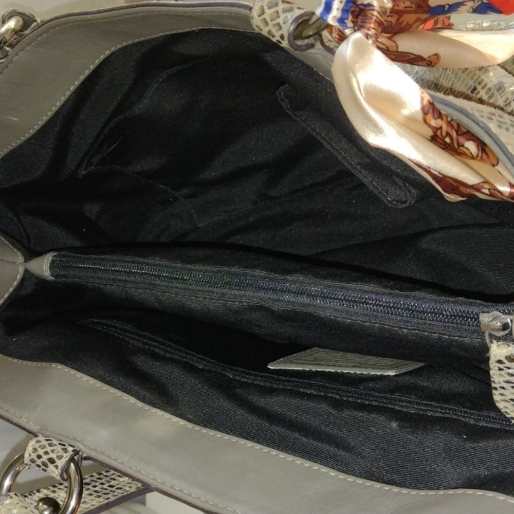 Authentic Coach embossed exotic python leather bag. - Picture 9 of 11